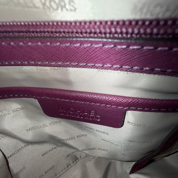 Michael Kors Jet Set Tote - Picture 6 of 8